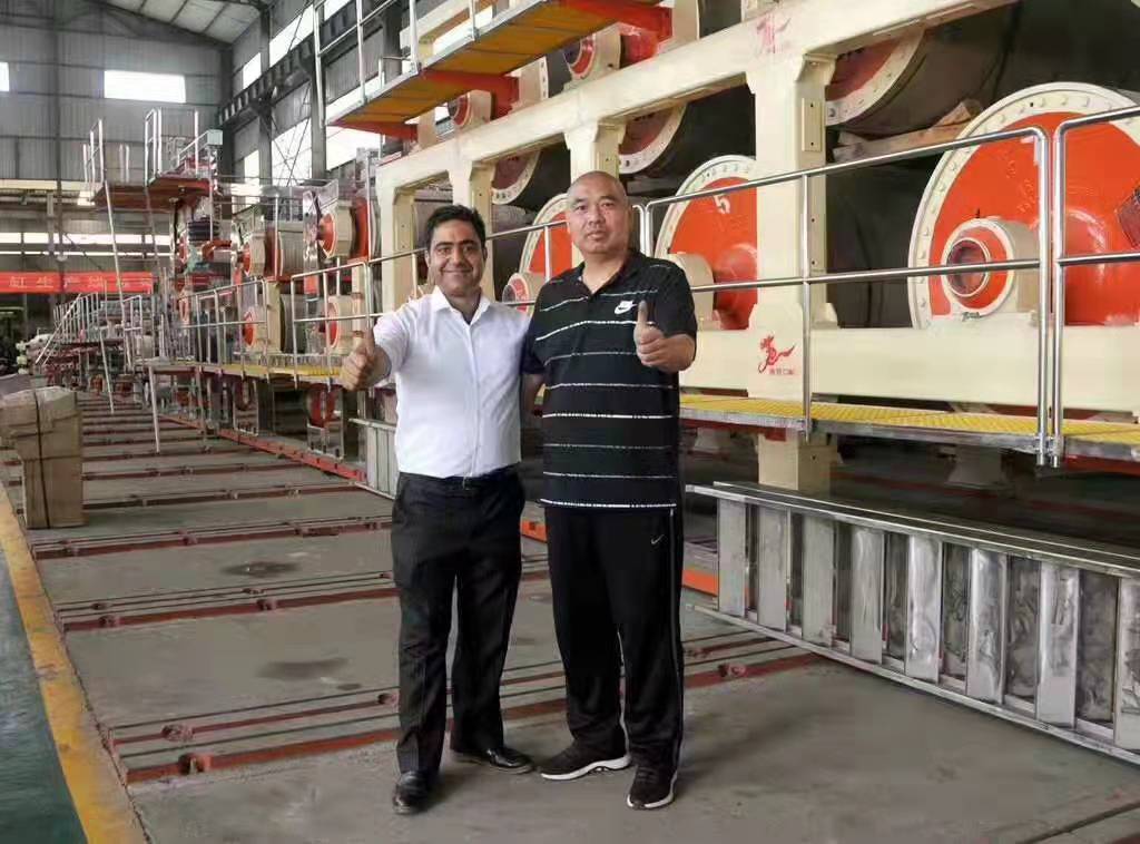 伊朗- 2400瓦楞纸机客户验货